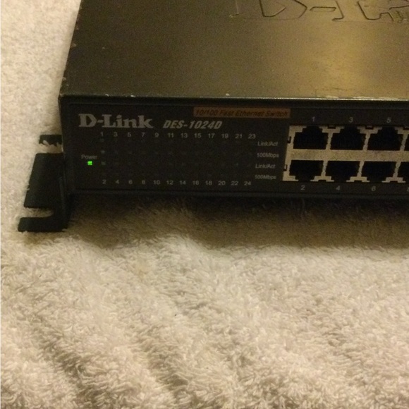 D-Link DGS-1024D 24-Port Gigabit Unmanaged Metal Desktop or Rackmount Switch (DG - Picture 8 of 8